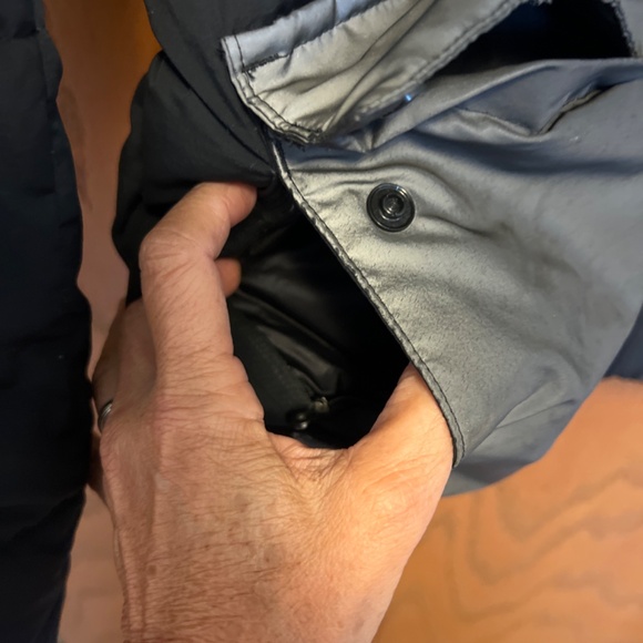 Lululemon Mens Puffer Coat classic gray black w/hood  pockets Like new - Picture 5 of 9